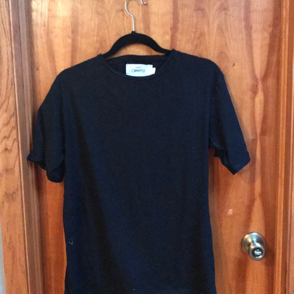 black shortsleeved tee shirt